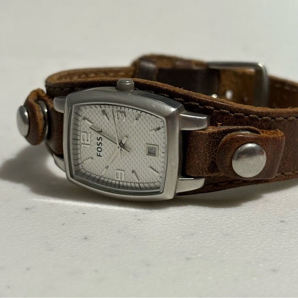 Fossil Quartz Analog Women’s Watch Silver Tone Genuine Leather New Battery - Picture 2 of 8
